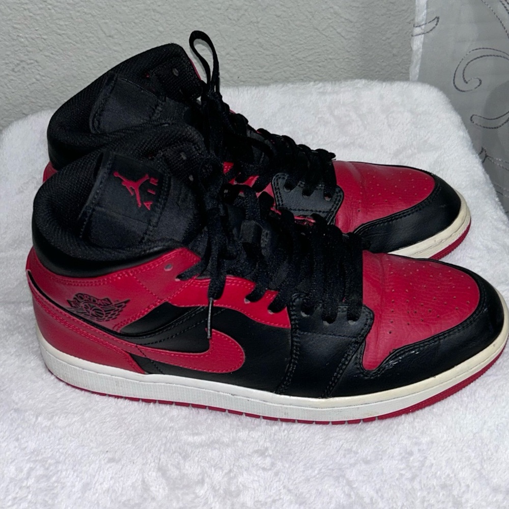 Nike Air Jordan 1 Mid Banned 2020 Men snickers Red and black size 10 - Picture 4 of 14